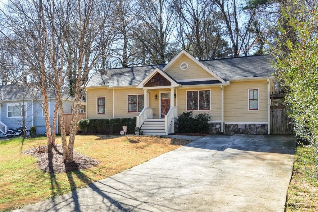 3 bedroom, 1,304 sq ft single family residence sold at 1633 Van Vleck Avenue, Atlanta, GA 30316