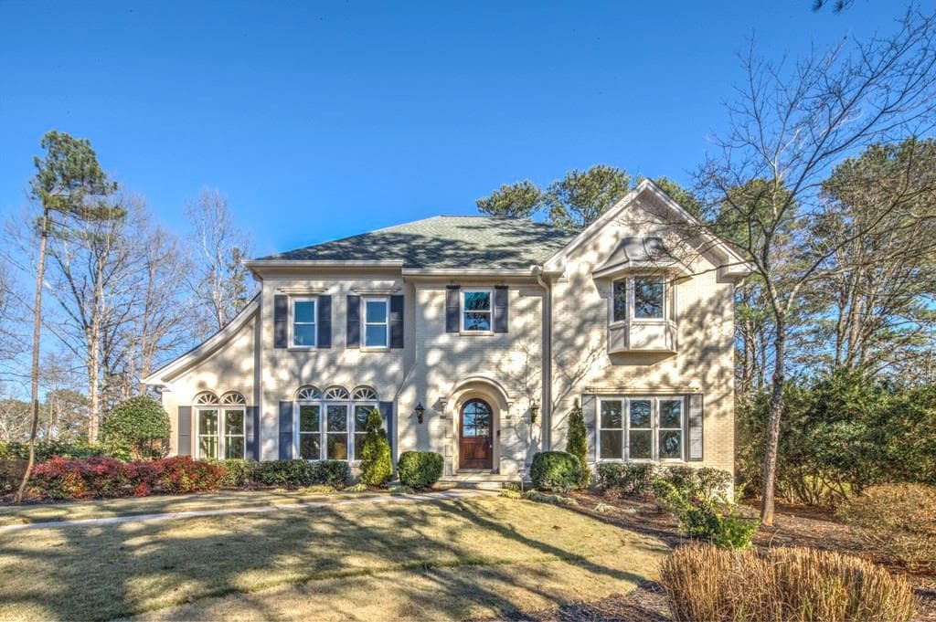 5 bedroom, 4,700 sq ft single family residence sold at 17 Heards Overlook Court, Atlanta, GA 30328
