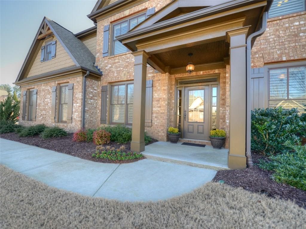 5 bedroom, 3,279 sq ft single family residence sold at 5177 Sunlake Drive, Hoschton, GA 30548