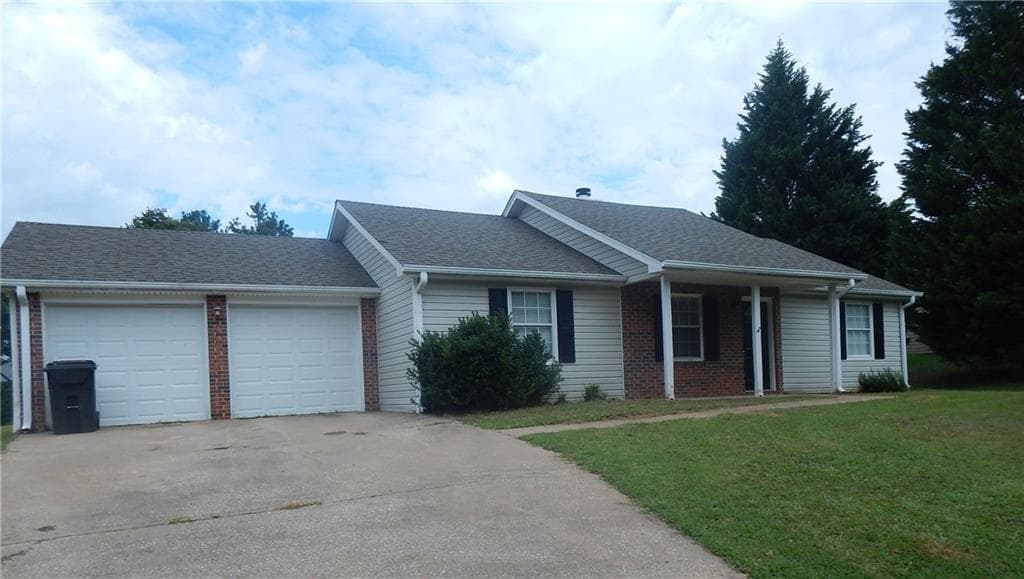 3 bedroom single family residence sold at 315 Oak Ridge, Auburn, GA 30011