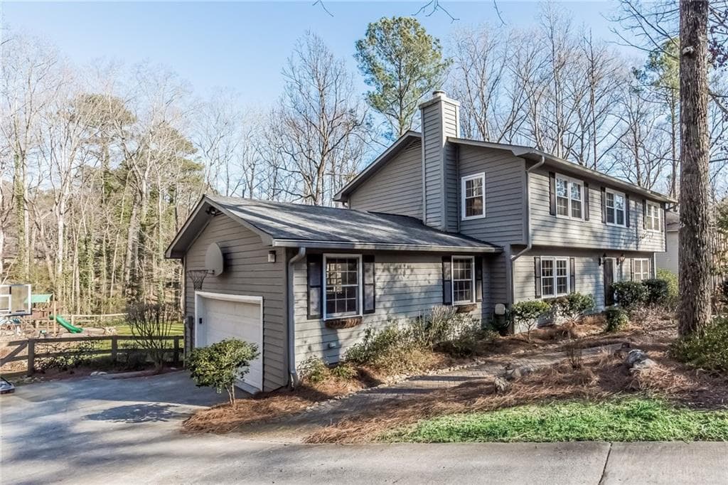 5 bedroom, 2,436 sq ft single family residence sold at 2733 Eagle Ridge Road, Marietta, GA 30062