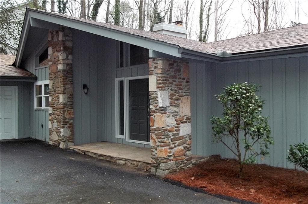 9045 Huntcliff Trace, Sandy Springs, GA 30350 — most recent listing photo