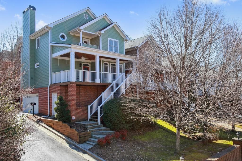3 bedroom, 1,878 sq ft single family residence sold at 823 Saint Charles Avenue, Atlanta, GA 30306