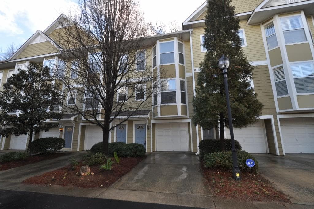 2 bedroom, 1,212 sq ft condominium sold at 951 Glenwood Avenue 2906, Atlanta, GA 30316