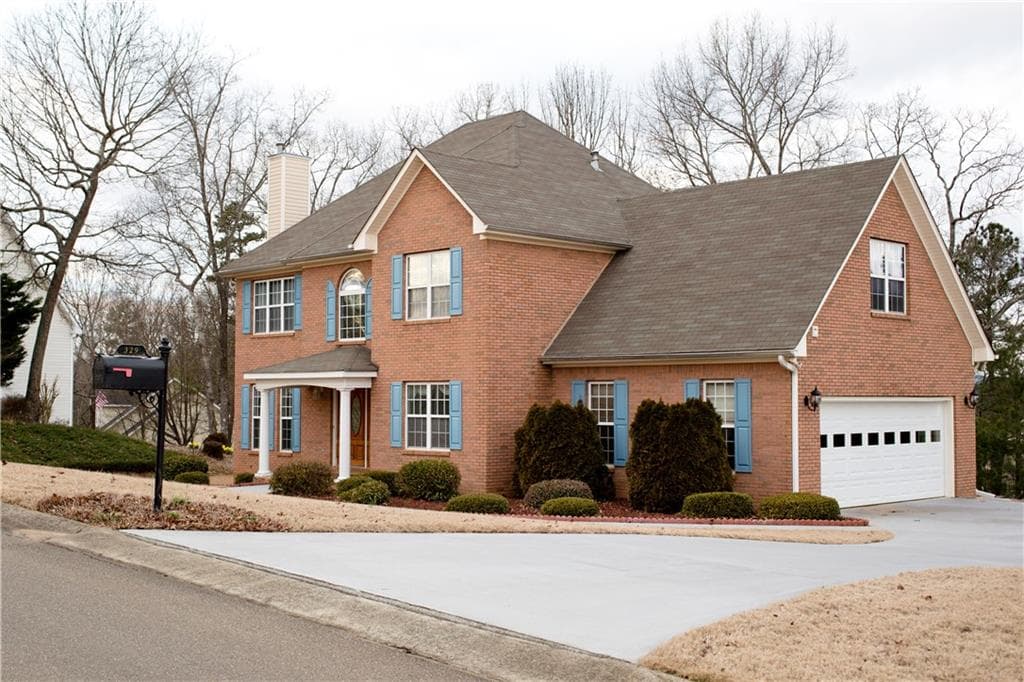 4 bedroom, 2,561 sq ft single family residence sold at 329 Saddle Wood Drive, Canton, GA 30114