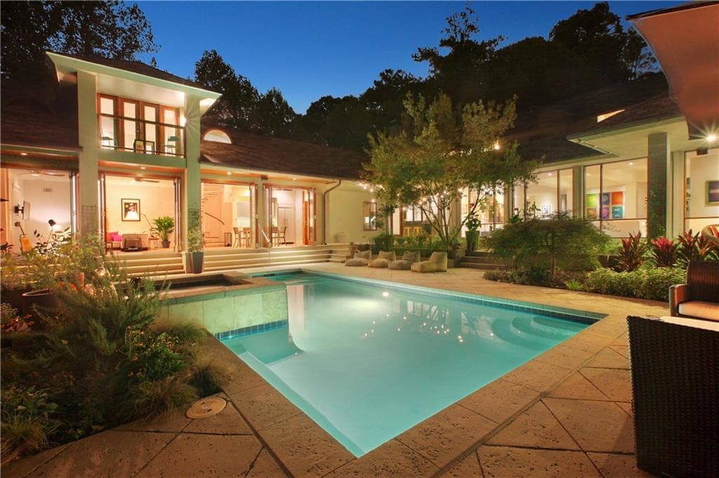 5 bedroom, 5,860 sq ft single family residence sold at 985 Buckingham Circle, Atlanta, GA 30327