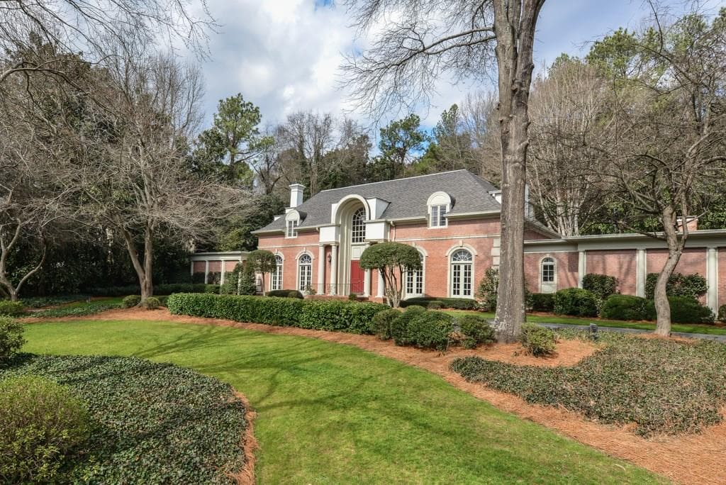 4 bedroom, 7,662 sq ft single family residence sold at 1055 Regency Road, Atlanta, GA 30327