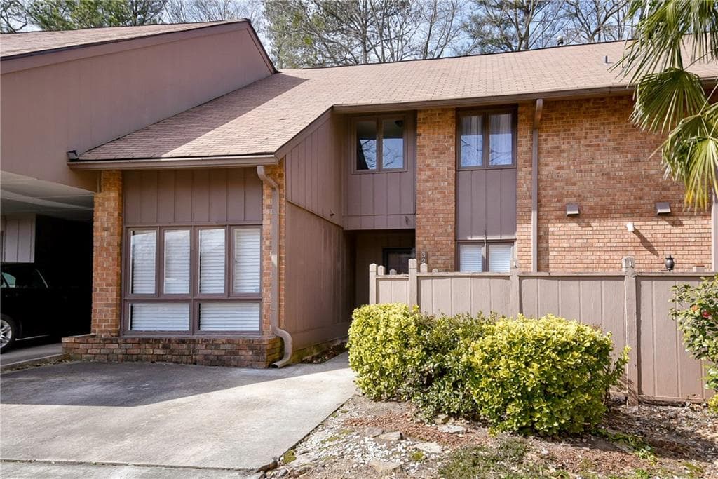3 bedroom, 2,380 sq ft townhouse sold at 3291 Clairmont North, Brookhaven, GA 30329