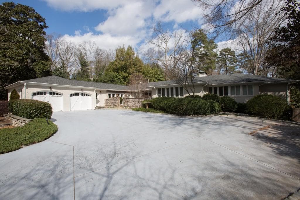 5 bedroom single family residence sold at 2920 Nancy Creek Road, Atlanta, GA 30327