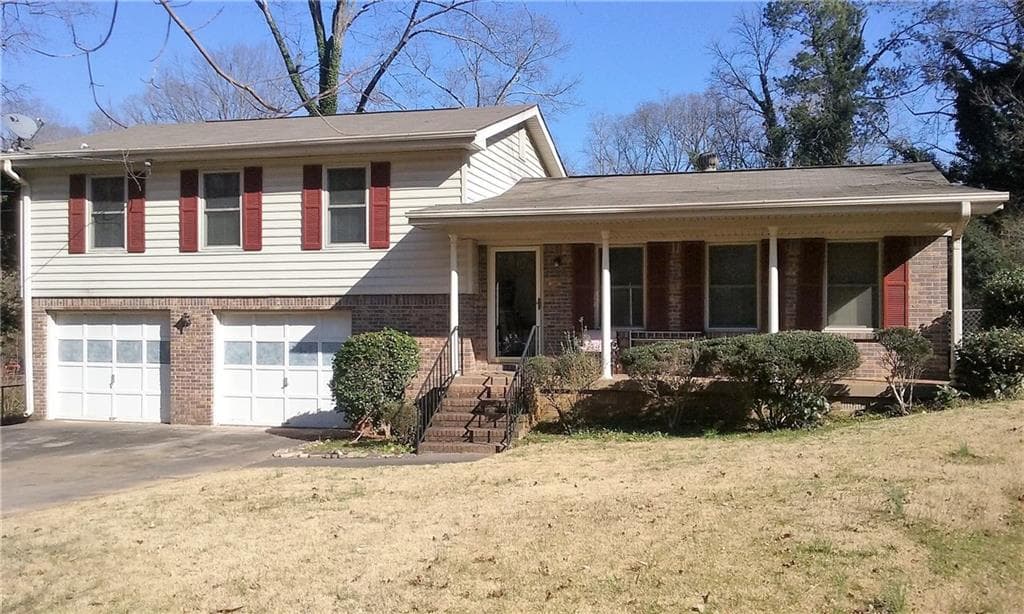 3 bedroom single family residence sold at 1040 LAKE BREEZE Court, Stone Mountain, GA 30083