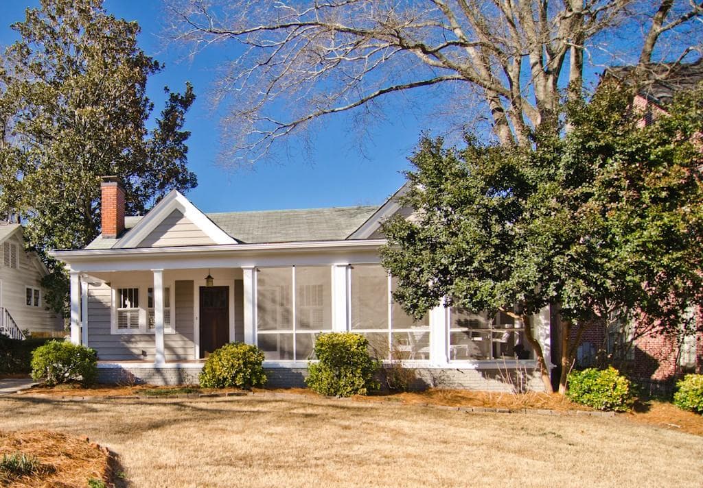 3 bedroom, 1,560 sq ft single family residence sold at 246 E Wesley Road, Atlanta, GA 30305