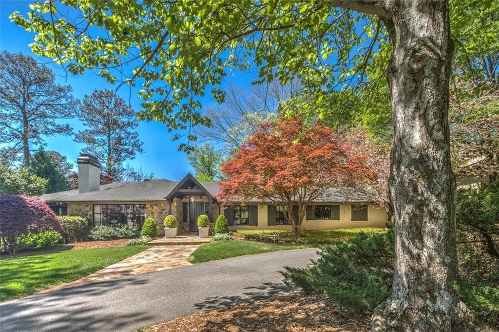 4 bedroom, 4,687 sq ft single family residence sold at 160 Blackland Drive, Atlanta, GA 30342