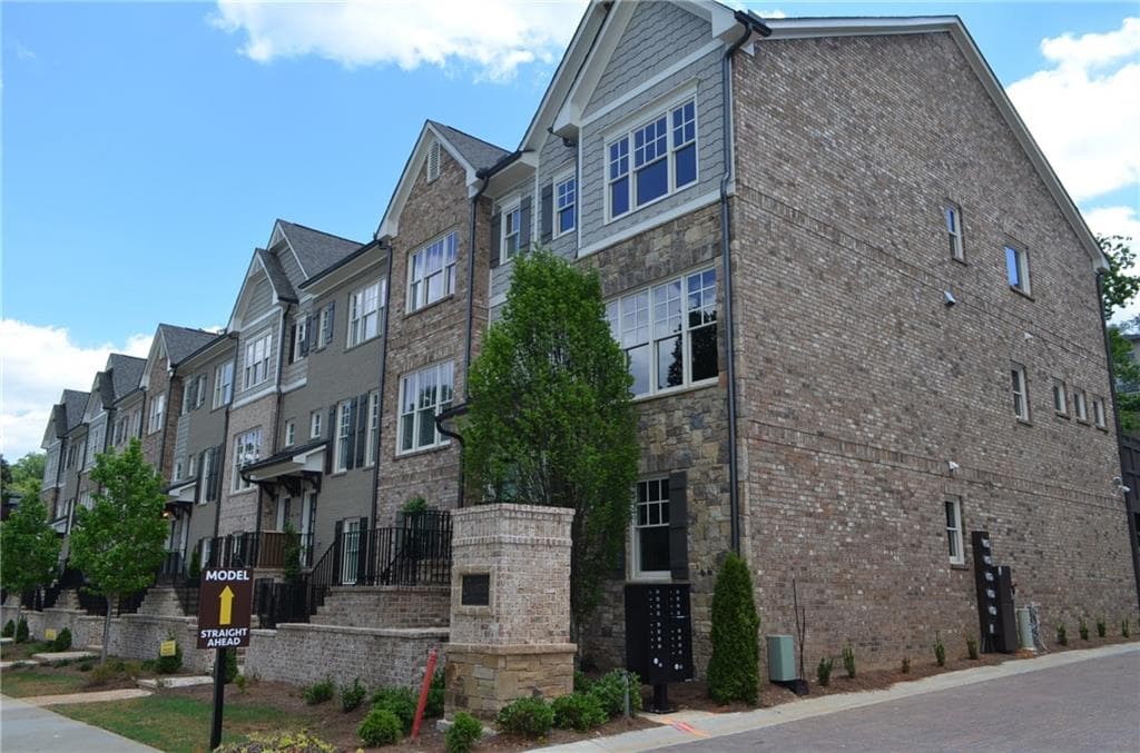 3 bedroom, 2,126 sq ft townhouse sold at 220 Chastain Preserve Lane, Atlanta, GA 30342