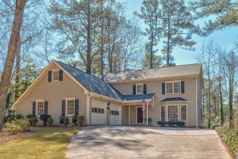 5 bedroom, 2,604 sq ft single family residence sold at 1105 Northshore Drive, Roswell, GA 30076