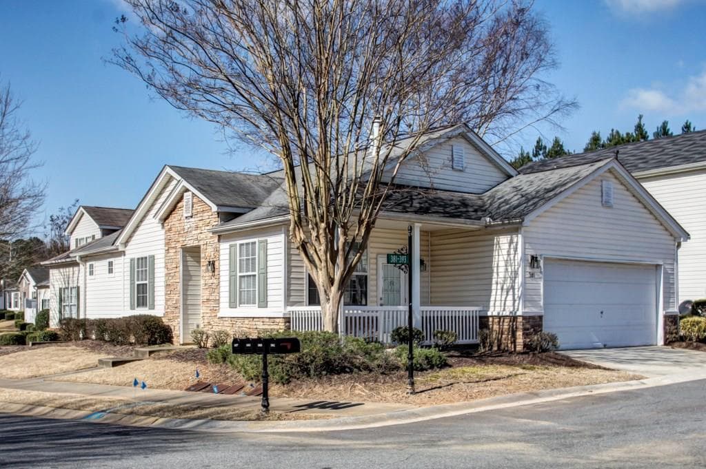 2 bedroom, 982 sq ft single family residence sold at 381 Windcroft Circle, Acworth, GA 30101