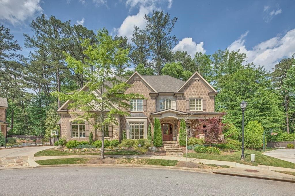 5 bedroom, 5,603 sq ft single family residence sold at 4101 Hillside Place, Atlanta, GA 30342