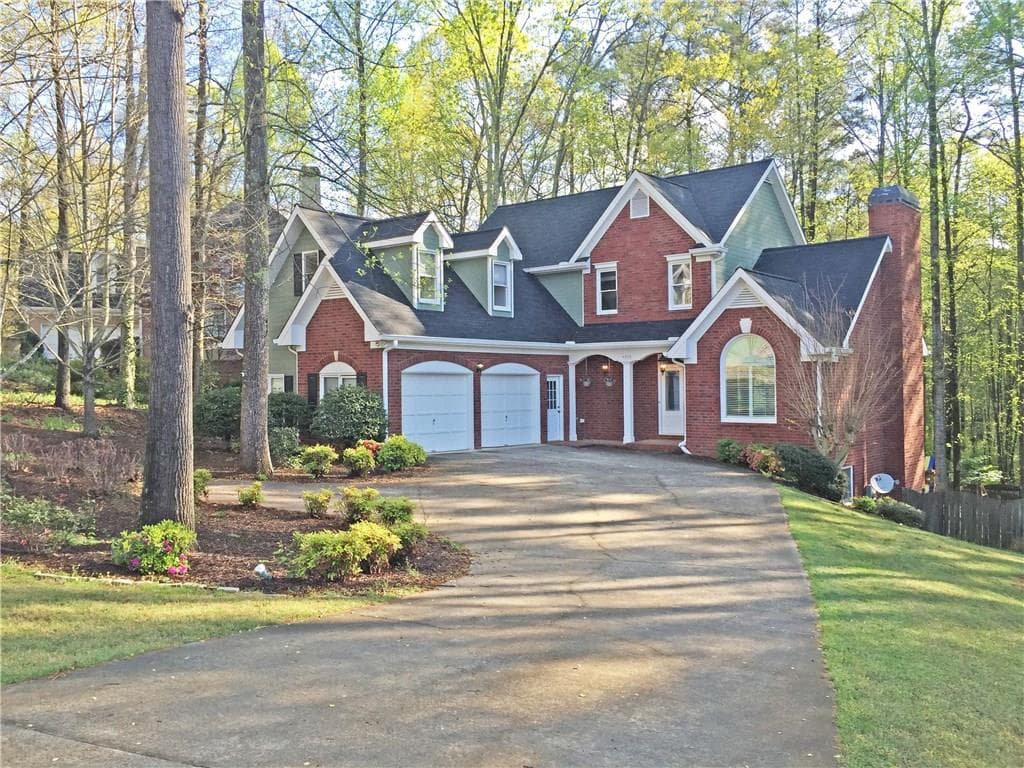 4 bedroom, 3,696 sq ft single family residence sold at 4550 Hamptons Drive, Alpharetta, GA 30004