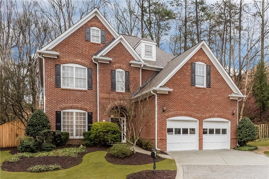 5 bedroom, 3,336 sq ft single family residence sold at 3320 Windsor Lake Drive, Brookhaven, GA 30319