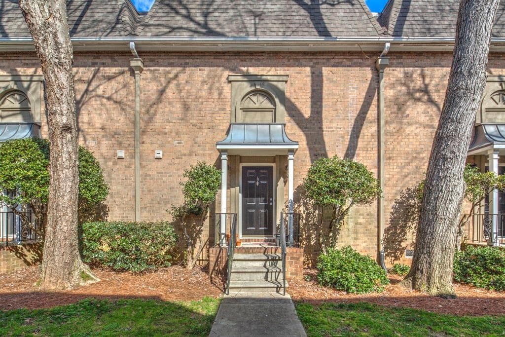 2 bedroom, 1,228 sq ft condominium sold at 6980 Roswell Road J6, Atlanta, GA 30328