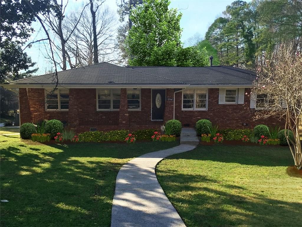 5 bedroom, 1,450 sq ft single family residence sold at 2941 Rollingwood Lane, Atlanta, GA 30316