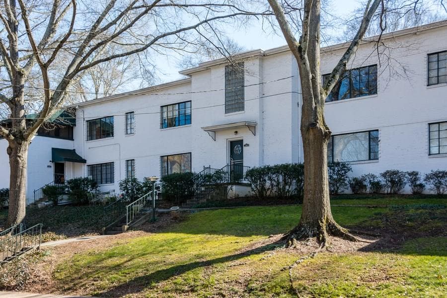 2 bedroom, 1,256 sq ft condominium sold at 1381 Chalmette Drive 1, Atlanta, GA 30306