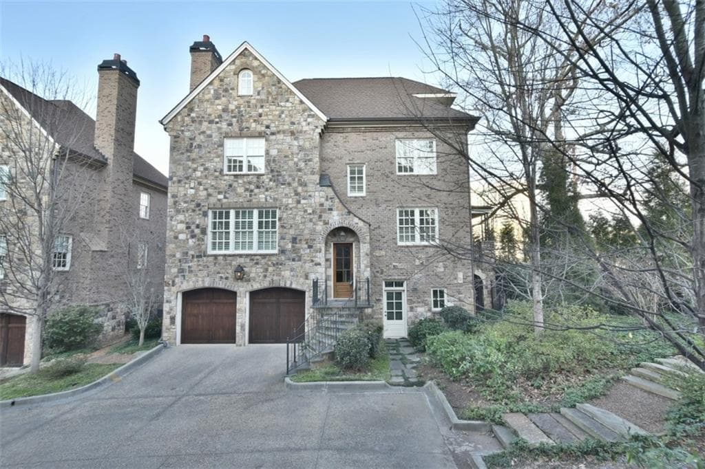 4 bedroom, 4,255 sq ft single family residence sold at 3721 Vermont Place, Atlanta, GA 30319