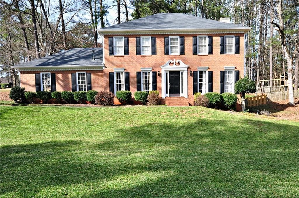 4 bedroom, 2,636 sq ft single family residence sold at 205 Heirloom Court, Alpharetta, GA 30022