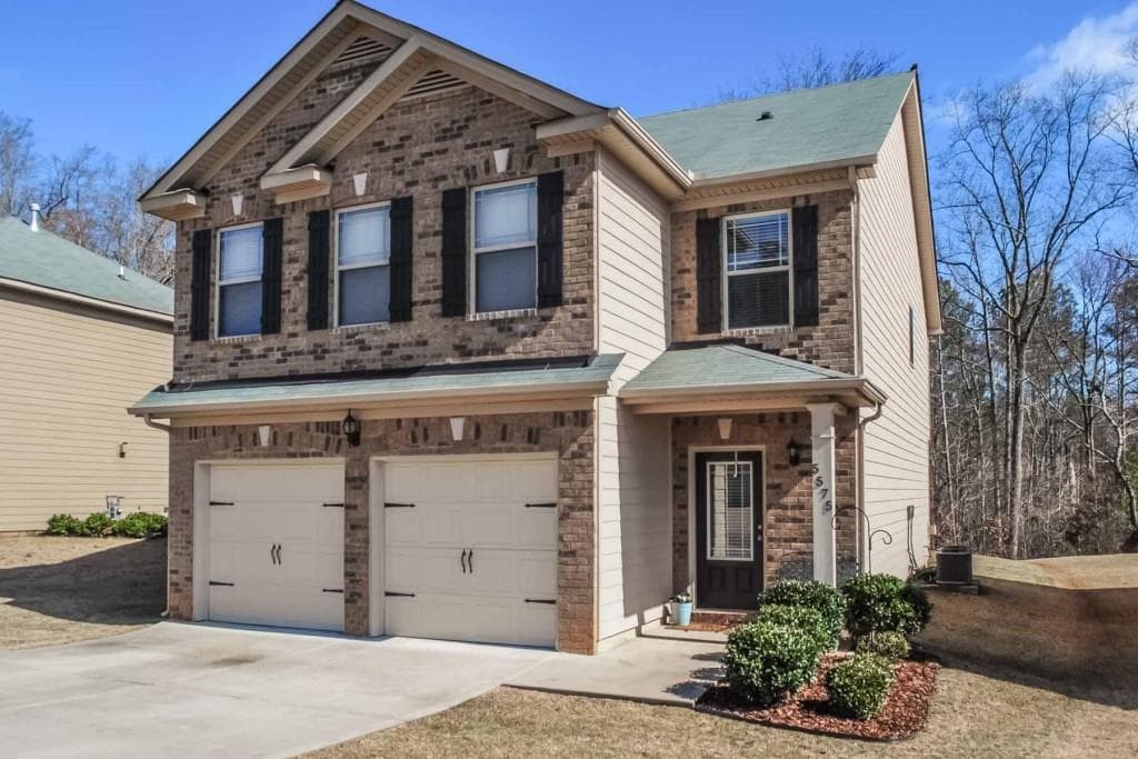 4 bedroom, 2,204 sq ft single family residence sold at 5575 Hedge Brook Drive, Cumming, GA 30028