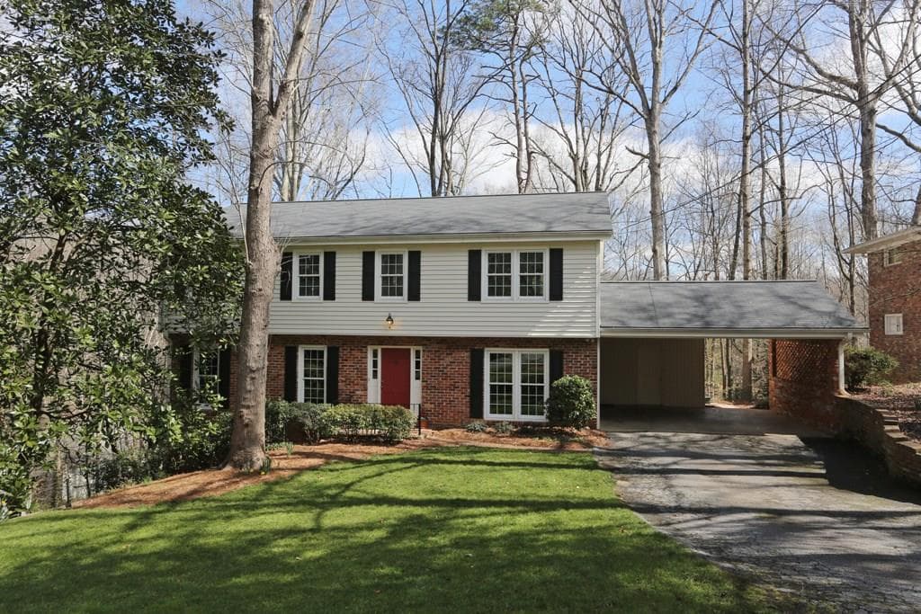 4 bedroom, 2,537 sq ft single family residence sold at 5015 Vallo Vista Court, Atlanta, GA 30342