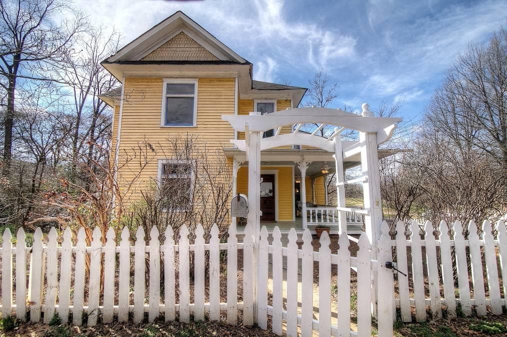 4 bedroom, 2,538 sq ft single family residence sold at 570 Candler Street, Atlanta, GA 30307