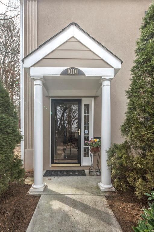 3 bedroom, 1,600 sq ft townhouse sold at 1001 Brighton Point, Sandy Springs, GA 30328