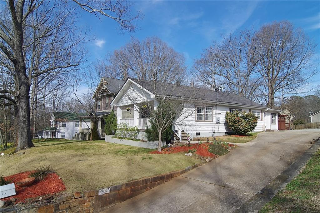 3 bedroom single family residence sold at 813 McLendon Drive, Scottdale, GA 30079