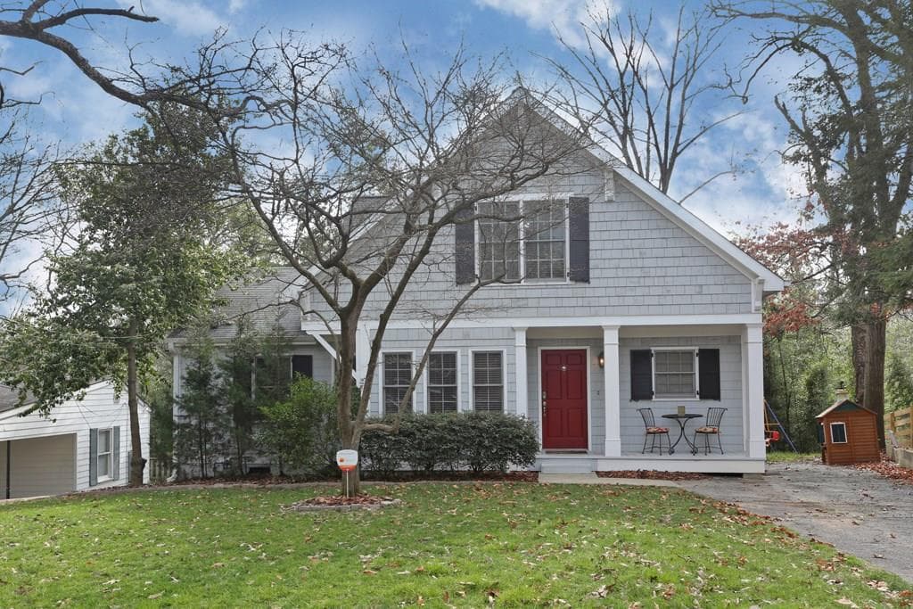 4 bedroom, 1,692 sq ft single family residence sold at 1865 Woodland Hills Avenue, Atlanta, GA 30318
