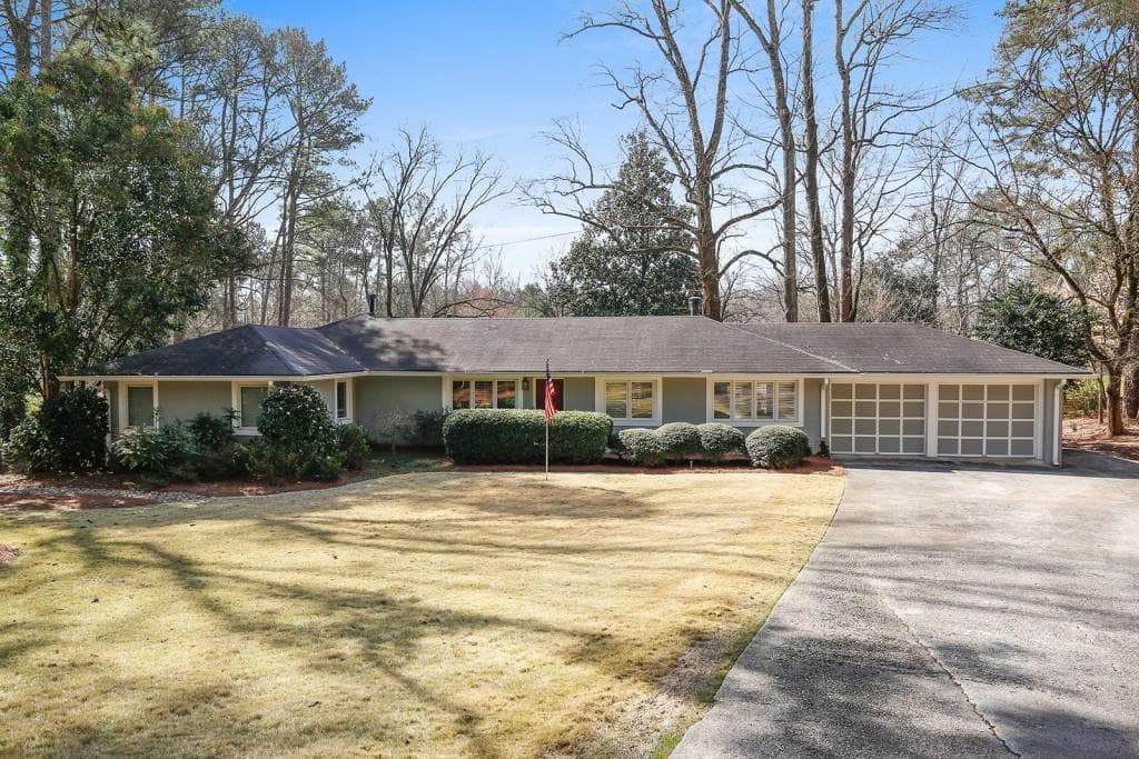 3 bedroom, 2,927 sq ft single family residence sold at 1556 Peachtree Battle Avenue, Atlanta, GA 30327