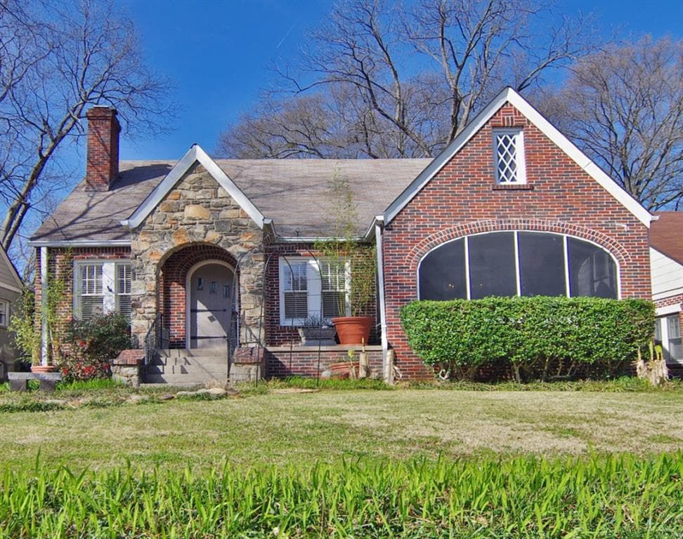 3 bedroom, 2,203 sq ft single family residence sold at 1046 Rosewood Drive, Atlanta, GA 30306