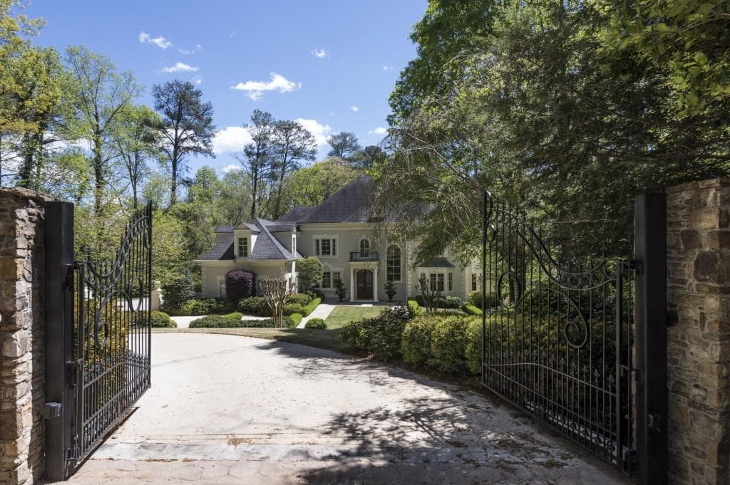 6 bedroom, 9,997 sq ft single family residence sold at 4688 Northside Drive, Atlanta, GA 30327