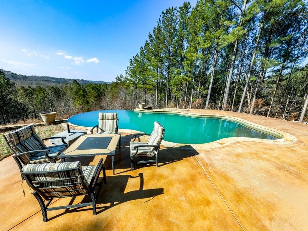 5 bedroom, 4,749 sq ft single family residence sold at 624 Talmadge Lane, Canton, GA 30115