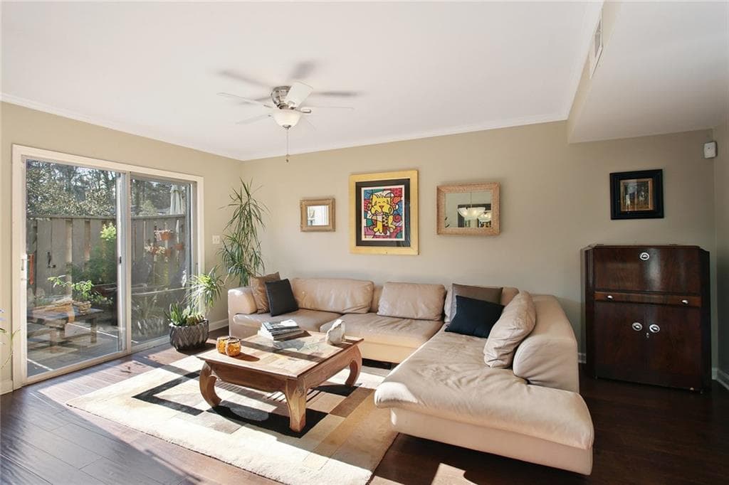 2 bedroom, 1,588 sq ft townhouse sold at 7 Ivy Square 7, Atlanta, GA 30342