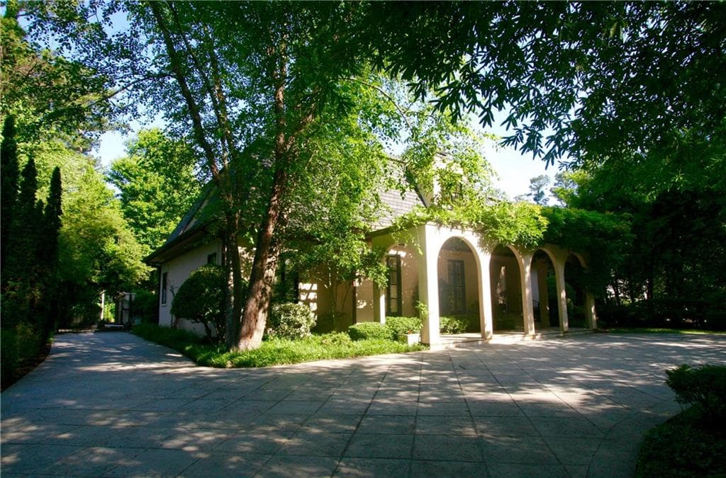 5 bedroom, 6,856 sq ft single family residence sold at 3288 E Wood Valley Road, Atlanta, GA 30327