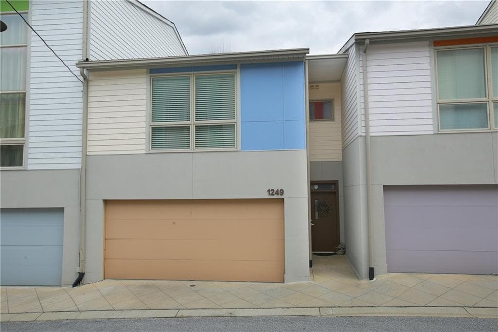 2 bedroom, 1,820 sq ft townhouse sold at 1249 Breuer Mews, Atlanta, GA 30318