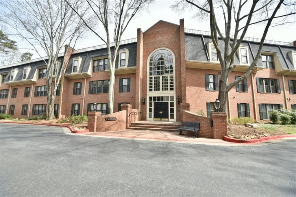 2 bedroom, 1,224 sq ft condominium sold at 24110 Plantation Drive 110, Atlanta, GA 30324