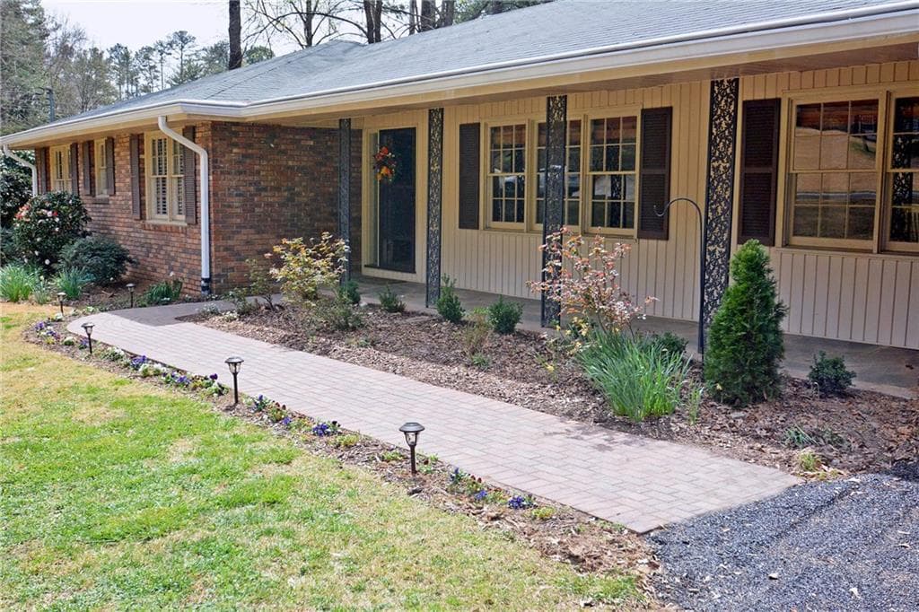 1553 Congress Circle, Dunwoody, GA 30338 — most recent listing photo