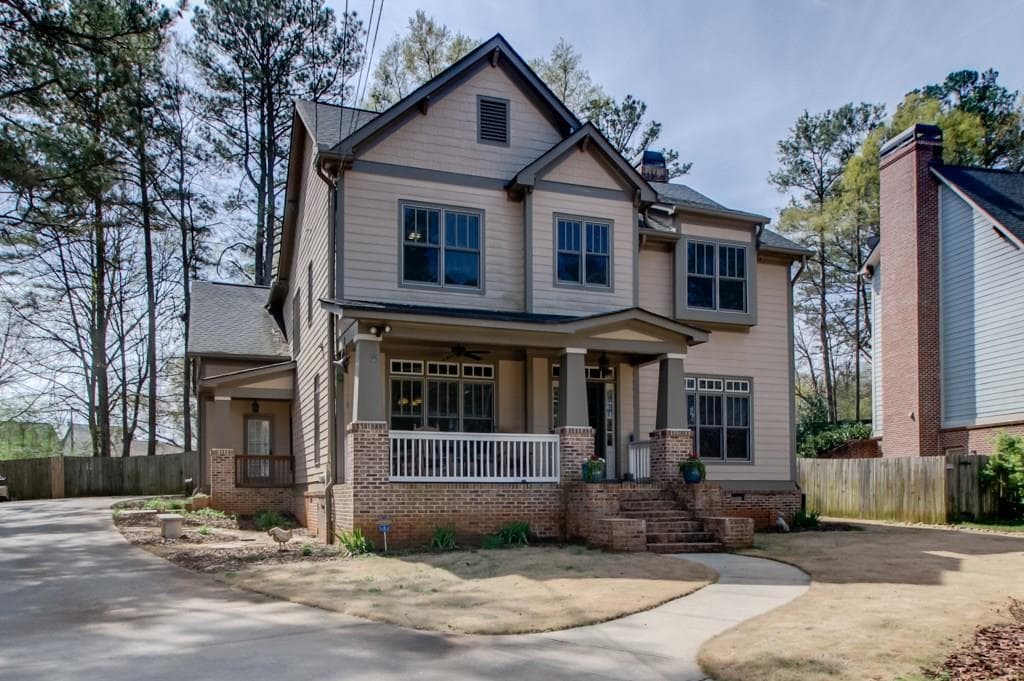 4 bedroom, 2,706 sq ft single family residence sold at 1562 Hawthorne Avenue, Smyrna, GA 30080
