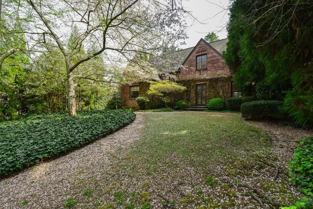3 bedroom, 2,366 sq ft single family residence sold at 344 Manor Ridge Drive, Atlanta, GA 30305