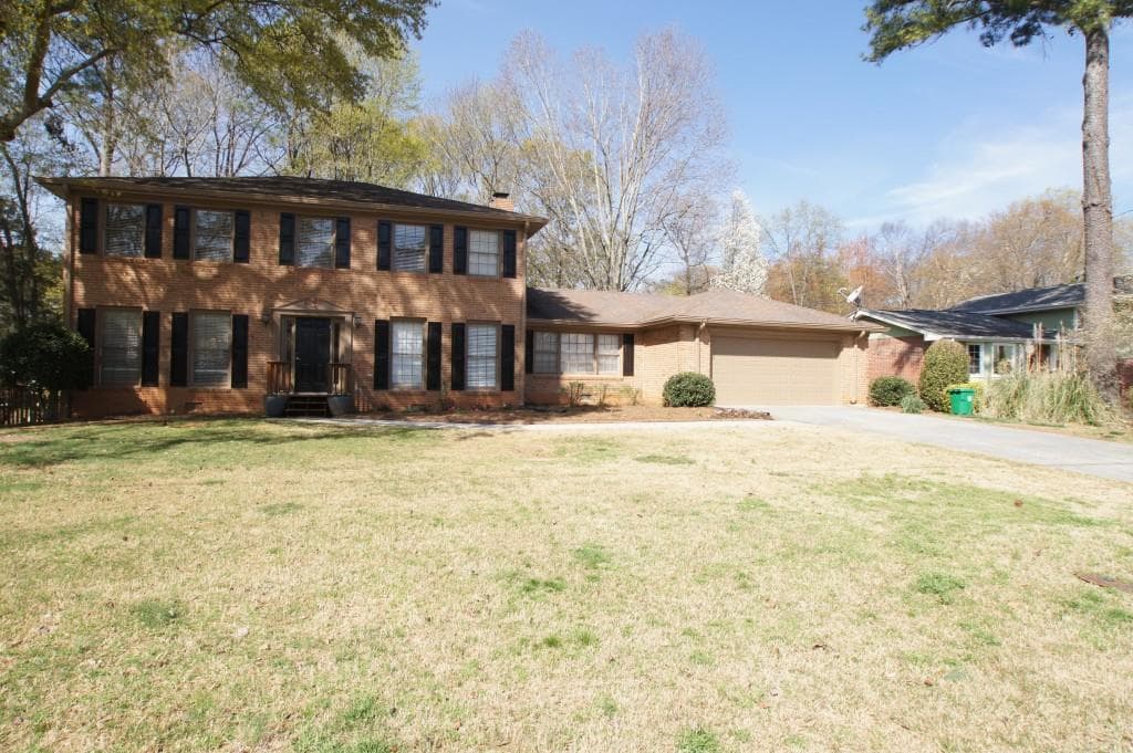 4 bedroom, 2,625 sq ft single family residence sold at 4690 Stonehenge Drive, Dunwoody, GA 30360