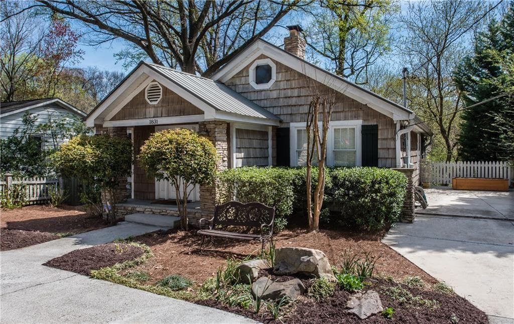 3 bedroom, 2,055 sq ft single family residence sold at 1831 Woodland Hills Avenue, Atlanta, GA 30318