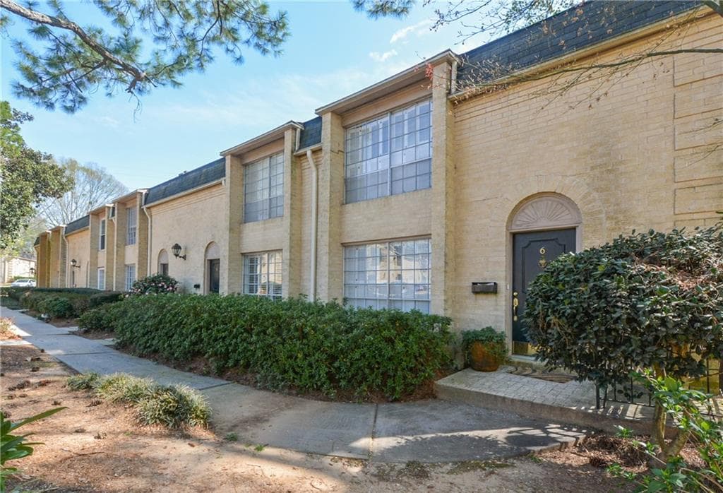 2 bedroom, 1,324 sq ft condominium sold at 5400 Roswell Road E5, Atlanta, GA 30342
