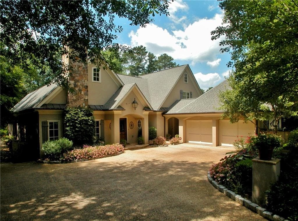 5 bedroom, 5,770 sq ft single family residence sold at 3240 Ivanhoe Drive, Atlanta, GA 30327