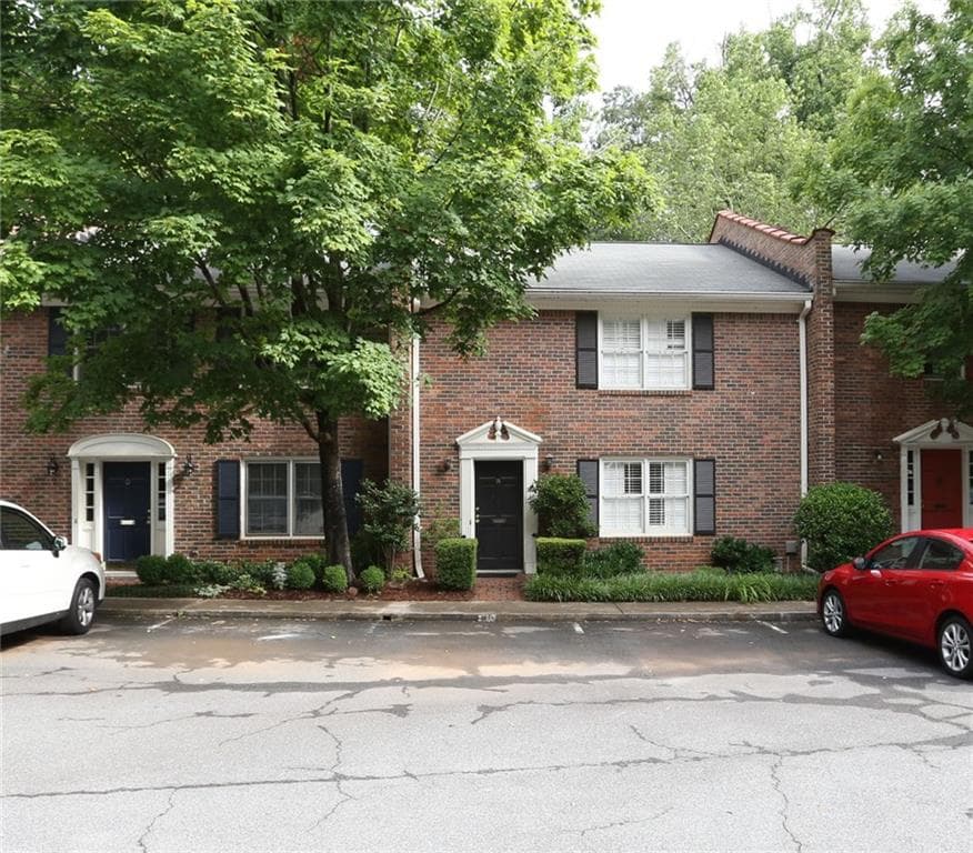 3 bedroom, 1,958 sq ft townhouse sold at 1105 Clairemont Avenue N, Decatur, GA 30030