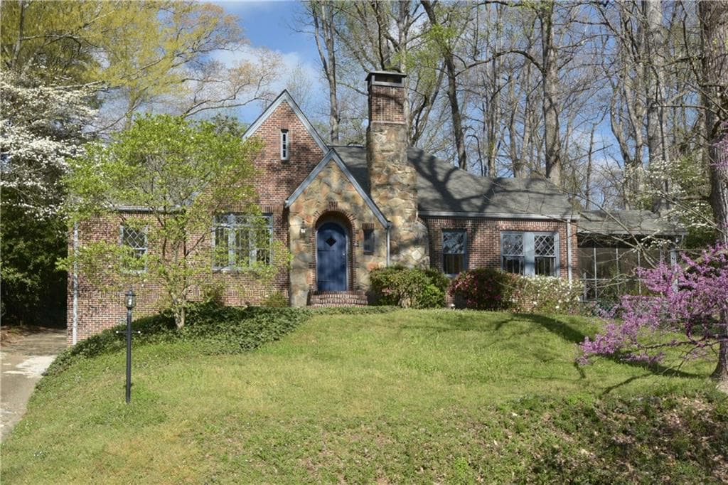 3 bedroom, 2,156 sq ft single family residence sold at 1352 Harvard Road, Atlanta, GA 30306